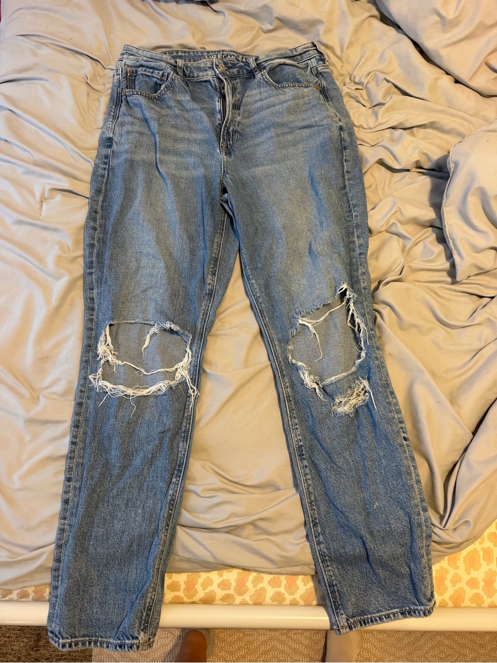 American Eagle Strigid High Rise Mom Jean